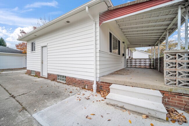 Building Photo - 30030 Vineyard Rd