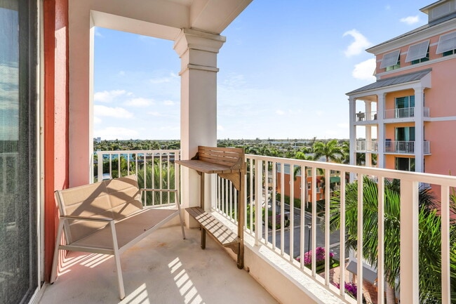 Building Photo - 806 E Windward Way