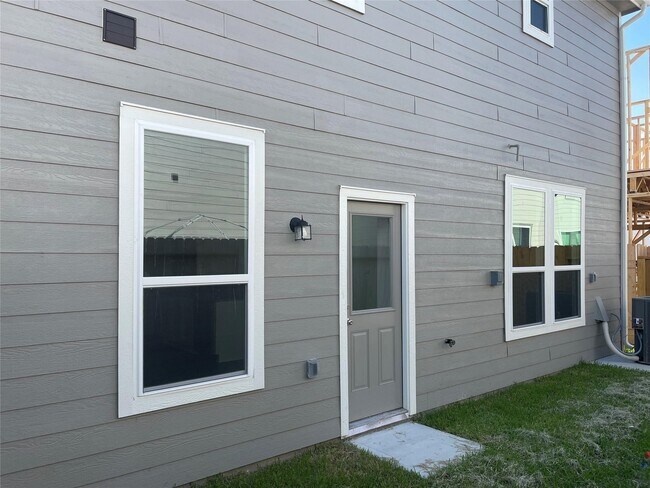 Building Photo - 10212 Gates Ml Rd