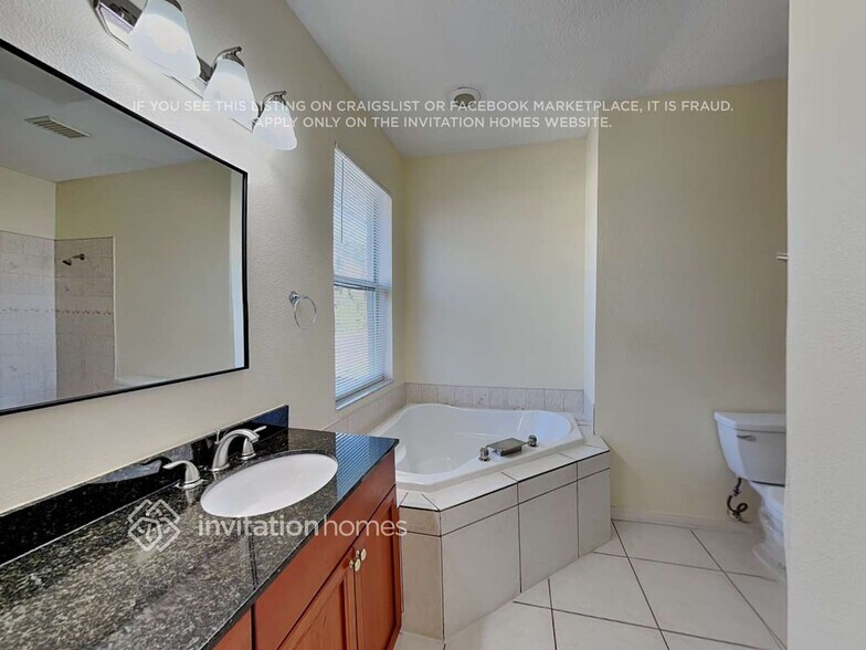 Building Photo - 3025 Dalhart Ave