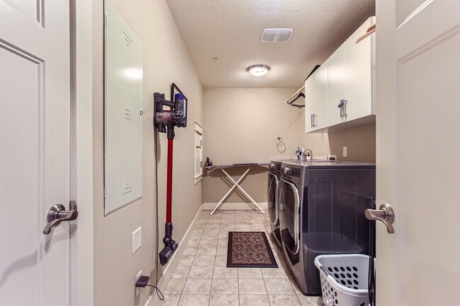 Building Photo - 5568 NW 134th Ave