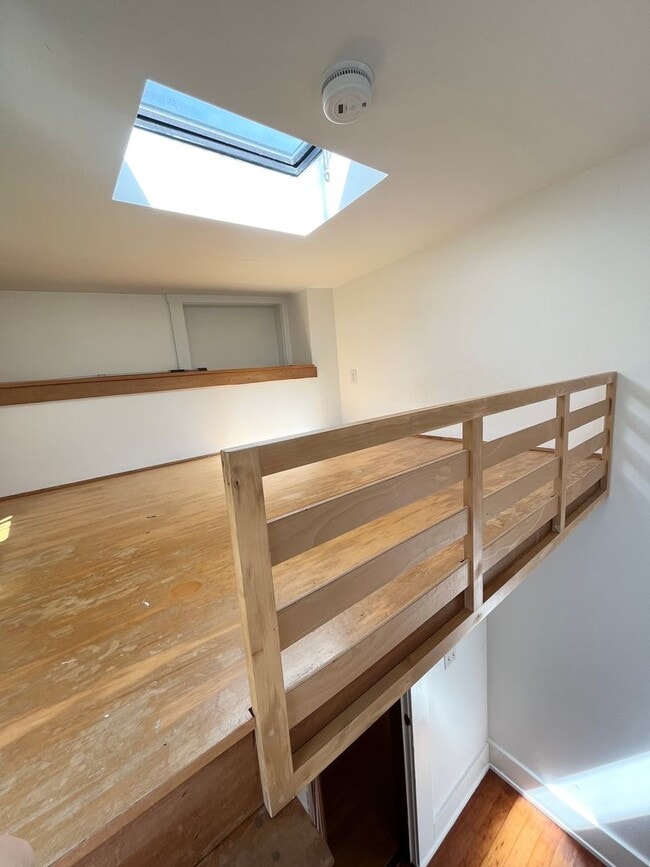 Building Photo - Bernal Heights Garden Cottage - Pet Friendly!