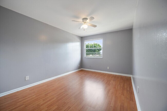Building Photo - 3578 Chesapeake Cir
