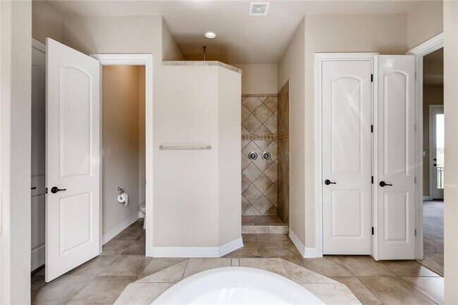 Building Photo - Stunning Single Story in Falconhead West!