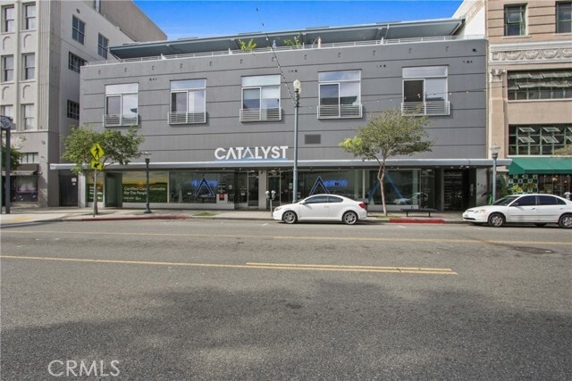 Building Photo - 433 Pine Ave