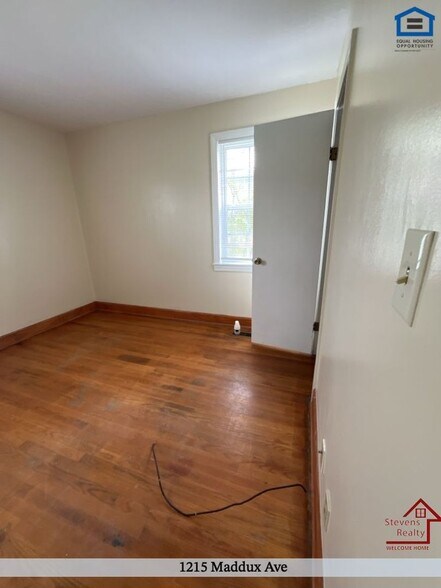 Building Photo - 1215 Maddux Ave