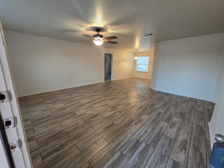 Building Photo - 3414 Logsdon St