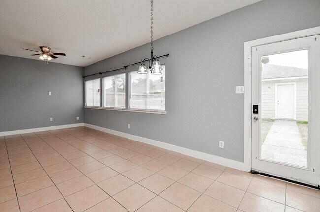 Building Photo - 11924 Prior Park Dr