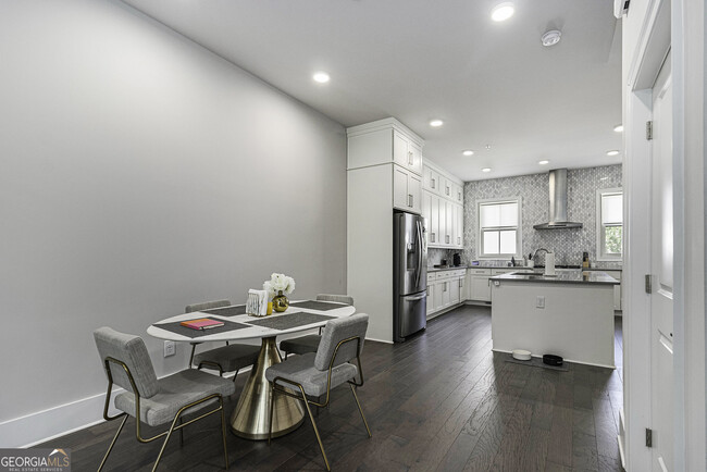 Building Photo - 574 Boulevard Pl NE