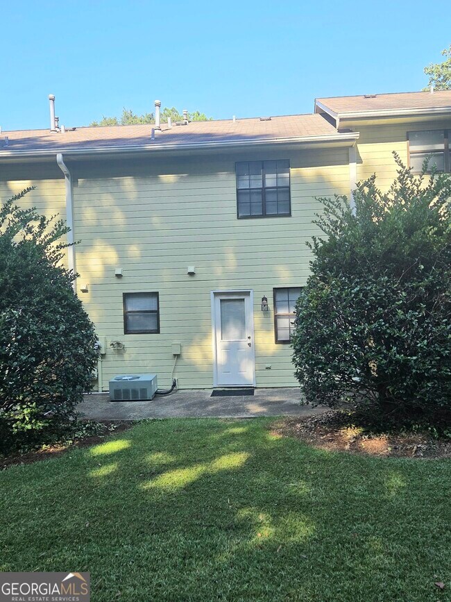 Building Photo - 8492 Pineland Dr