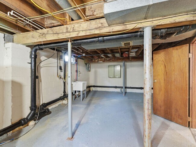 Building Photo - Charming Renovated 4-Bedroom Rental with Spacious Backyard & Bonus Basement Space in Somerdale