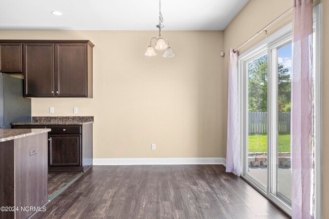 Building Photo - 224 Admiral Ct