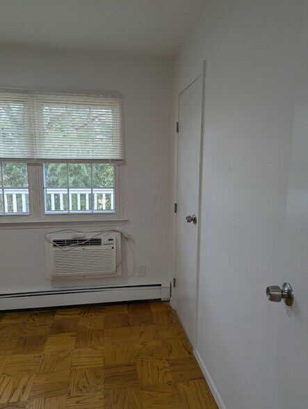 Building Photo - 1C Hemlock Dr