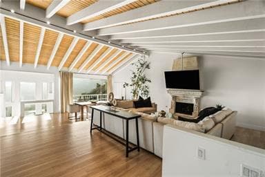 Building Photo - 2019 Sunset Plaza Dr