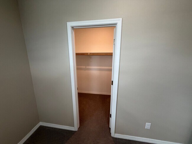 Building Photo - 1322 E Gemini Pl