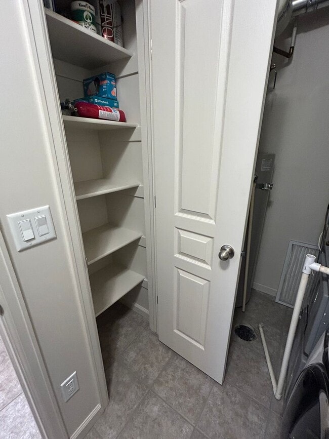 Building Photo - 2 Master Suites, 2.5 Bath Condo in West Jordan