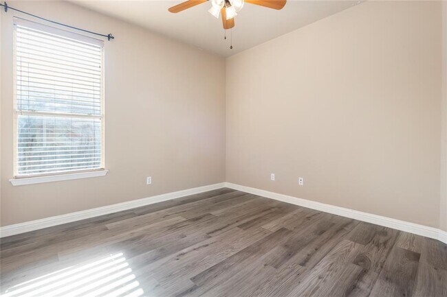 Building Photo - 1709 Greenside Trail