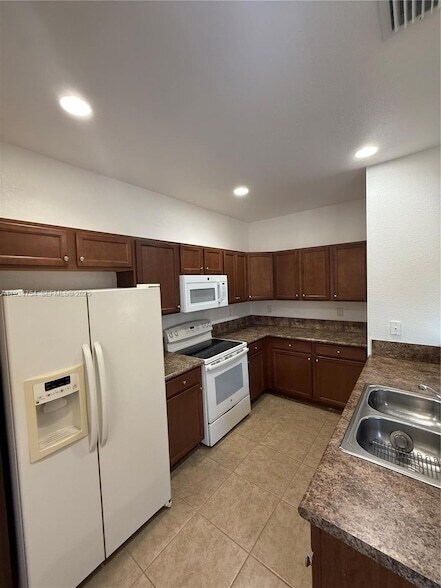 Building Photo - 9248 SW 170th Pl