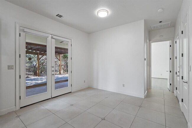 Building Photo - 8917 Villa Norte Dr