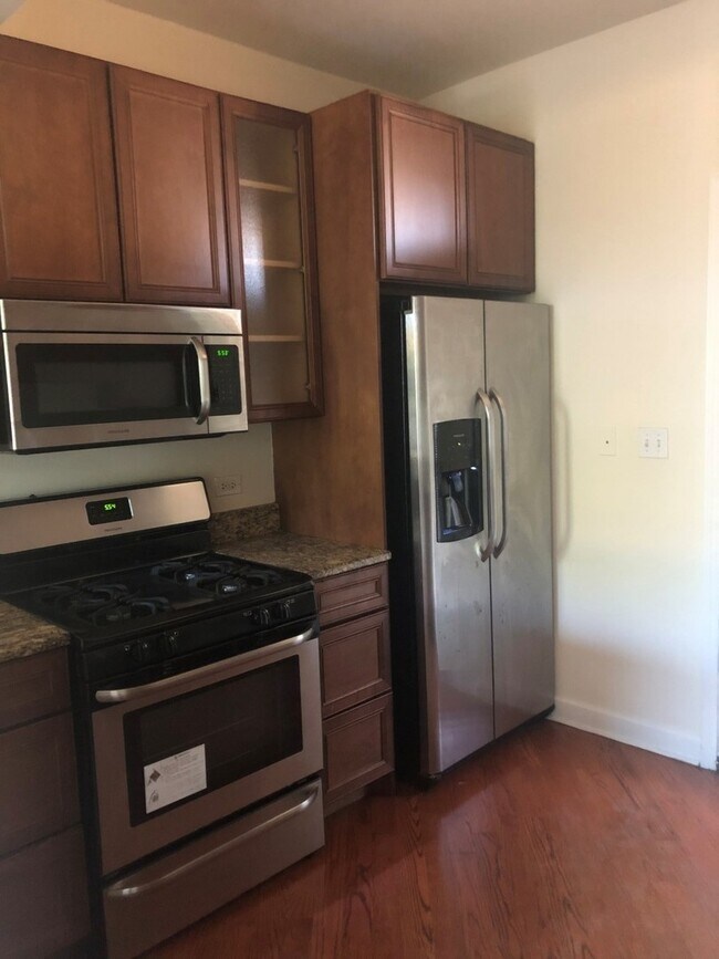 Building Photo - 1533 W Hollywood Ave