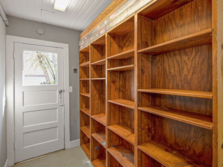 Building Photo - 2638 SW Custer St