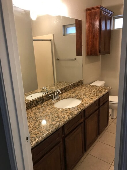 Building Photo - 1801 Lexington Cir