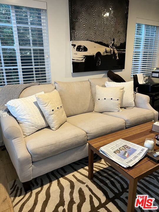 Building Photo - 252 Hampton Dr