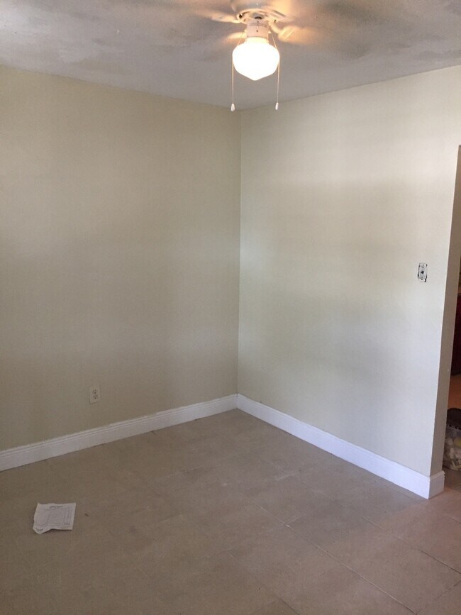 Building Photo - Large 3-2 with a carport