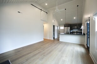 Building Photo - 249 E Blenkner St