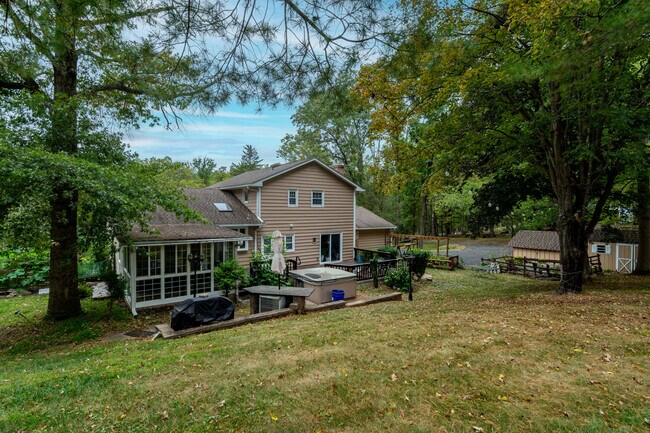 Building Photo - 230 Jacobs Creek Rd