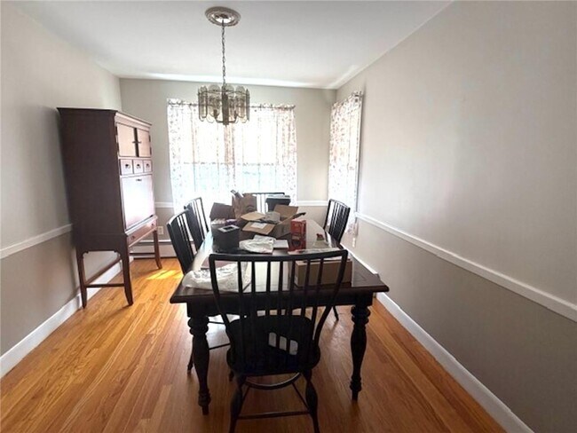 Building Photo - 216 Harris Ave