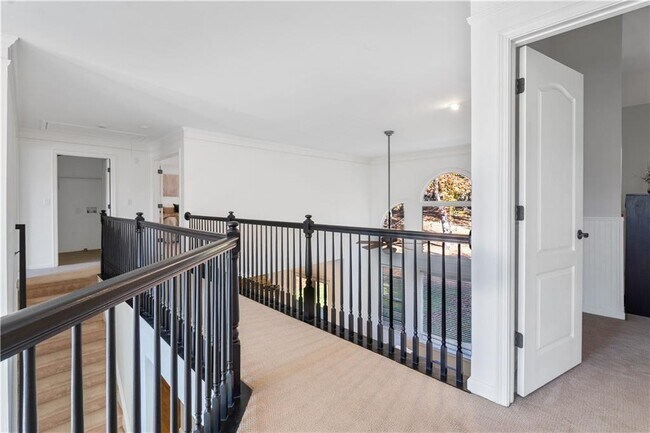 Building Photo - 3713 Lake Edge Dr