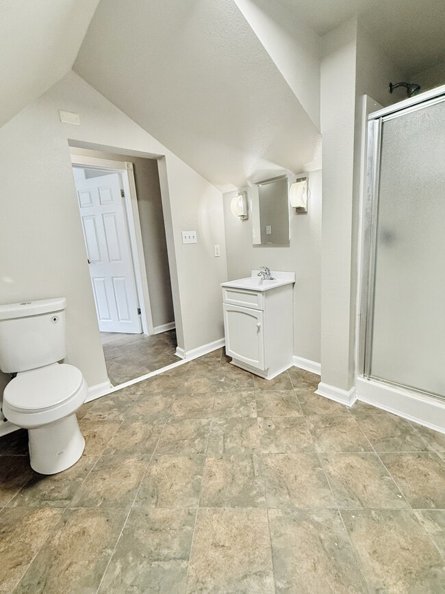 Building Photo - 414 Caroline St