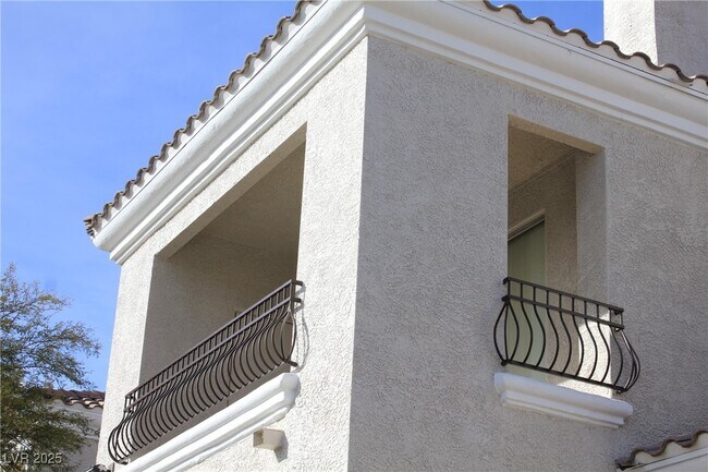 Building Photo - 2325 Windmill Pkwy
