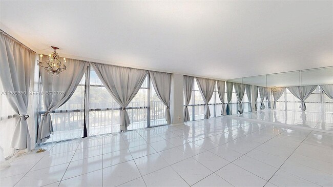 Building Photo - 1000 Parkview Dr