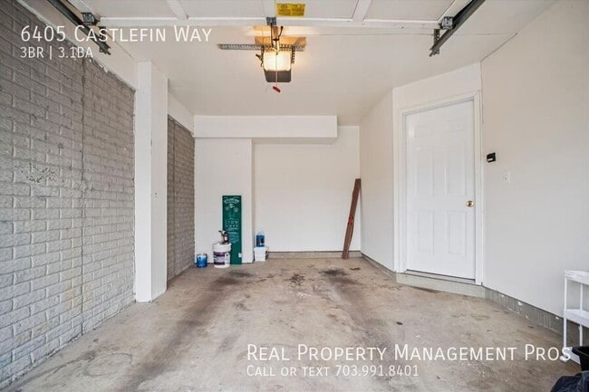 Building Photo - 6405 Castlefin Way