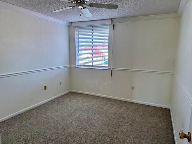 Building Photo - 104 Half Moon Cir