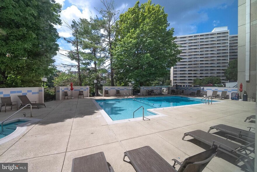 Building Photo - 5911 Edsall Rd., APT #705