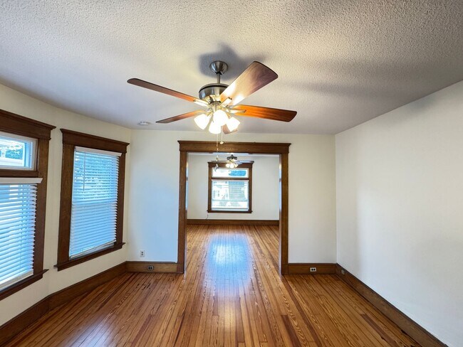 Building Photo - 629 Savin Ave