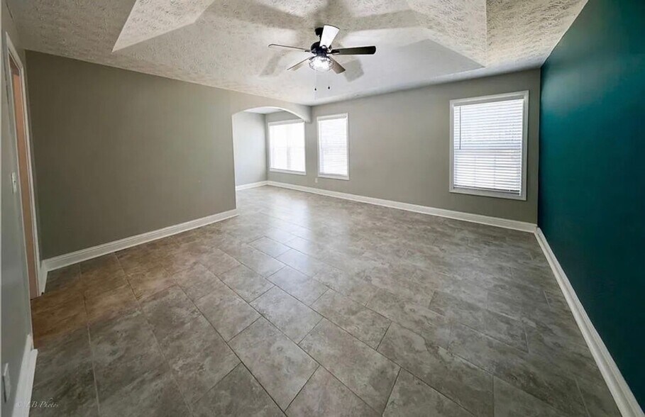 Building Photo - 918 Golden Meadows Ln