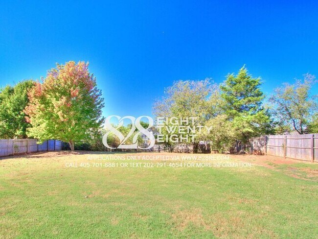 Building Photo - Lovely 3 Bed/2 Bath/2 Car Garage Single Fa...