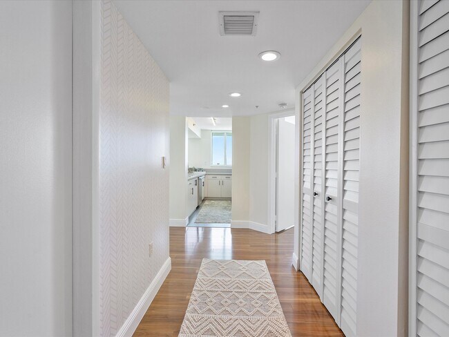 Building Photo - 650 West Ave