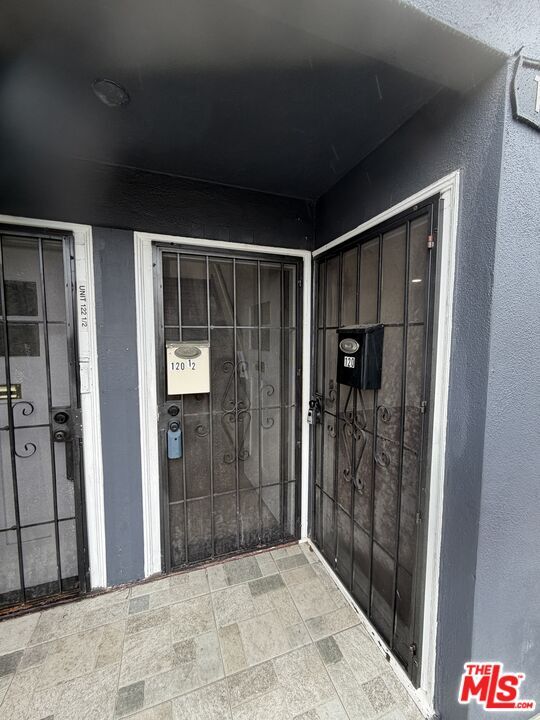 Building Photo - 120 N Ave 25