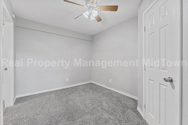 Building Photo - Charming Home in Established Community