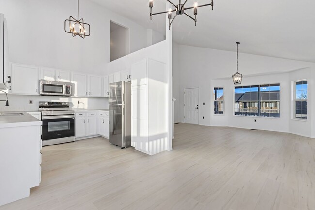 Building Photo - Fully Renovated Single Family Home! Severa...