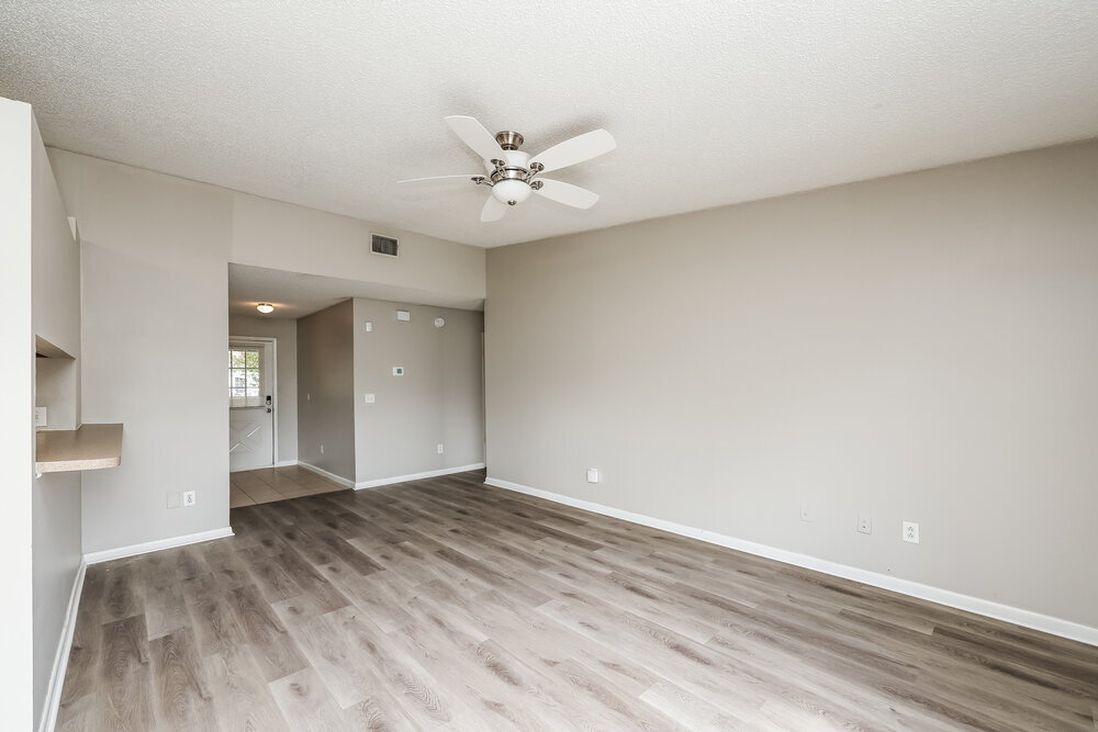 Building Photo - 317 Regal Park Dr