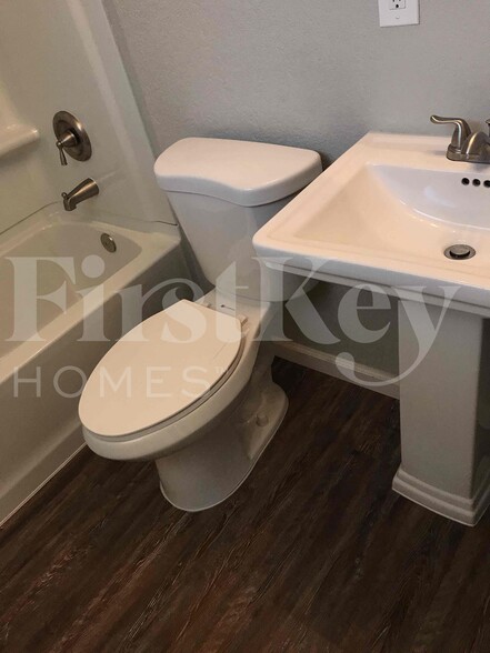 Building Photo - 5904 Jerry Dr