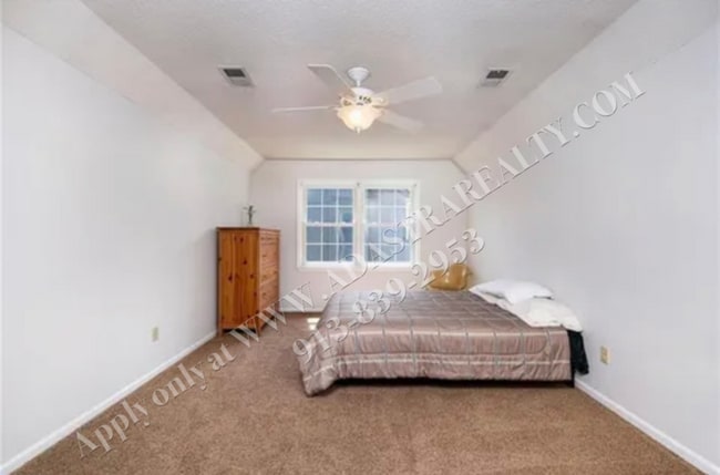 Building Photo - Classic Two Story 5 Bed 2.5 Bath Home in Blue Valley-Coming SOON!!