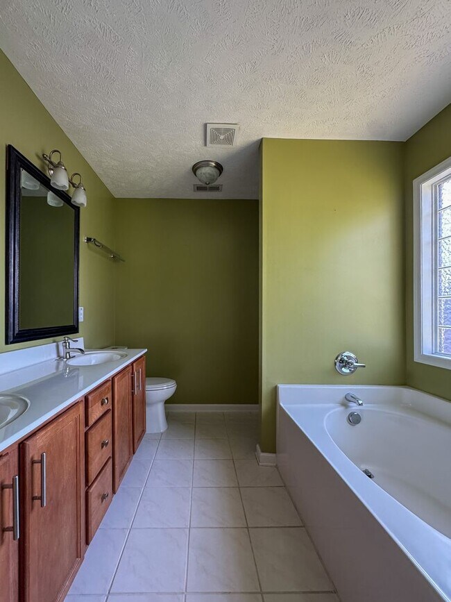 Building Photo - Beautiful 4 Bed 2 Bath Home in Fayetteville