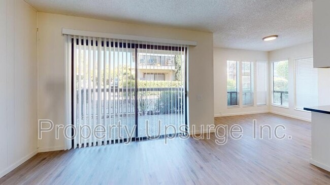 Building Photo - 905 Lakeside Dr